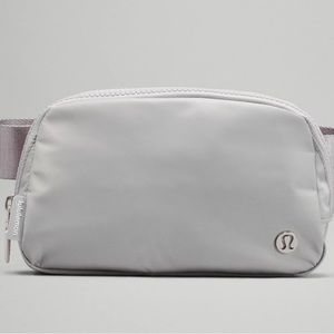 Lululemon everywhere belt bag